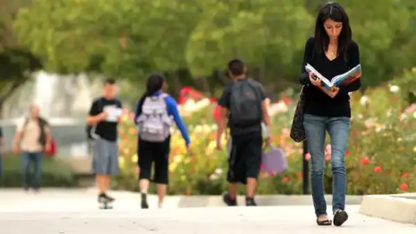 9 Campus Experiences Freshers Can Relate To.